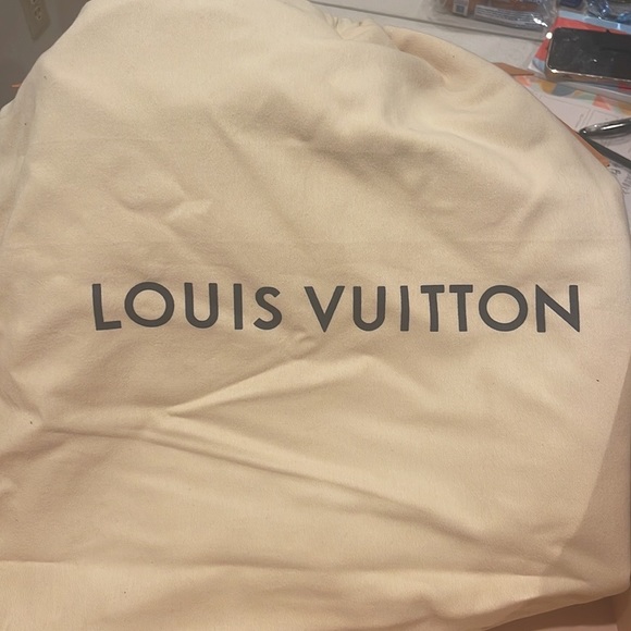 Selling a brand new Louis Vuitton Milla MM Black bag. - Picture 3 of 6
